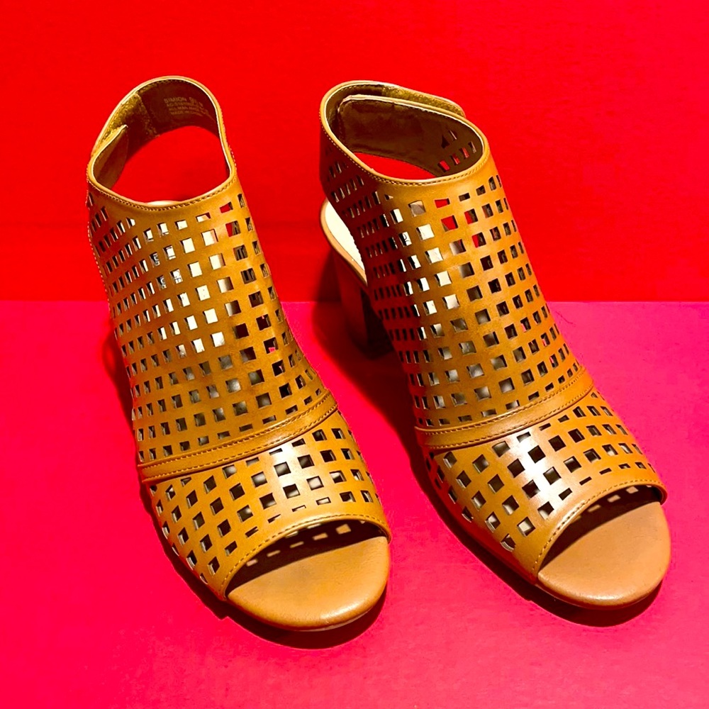 Perforated tan sling back sandals